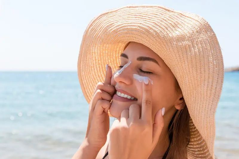 Значението на слънцезащитата: Съвети за предпазване на кожата ви през цялата година